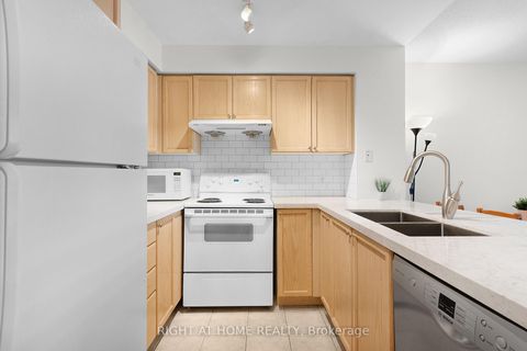 Photo 13 at 1602 - 18 Parkview Avenue, Willowdale East, Toronto