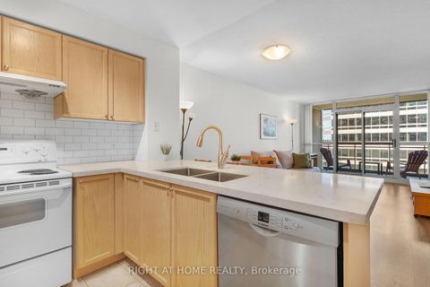 Photo 14 at 1602 - 18 Parkview Avenue, Willowdale East, Toronto