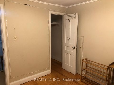 Photo 10 at 16 Horfield Avenue, Cliffcrest, Toronto
