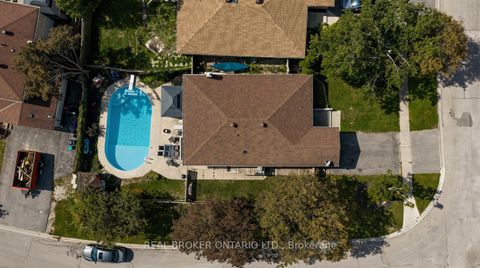 Photo 17 at 37 Hickling Trail, Grove East, Barrie