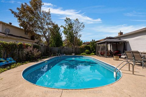Photo 36 at 37 Hickling Trail, Grove East, Barrie