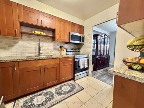 Photo 9 at 149 - 2645 Jane Street, Jane Heights, Toronto
