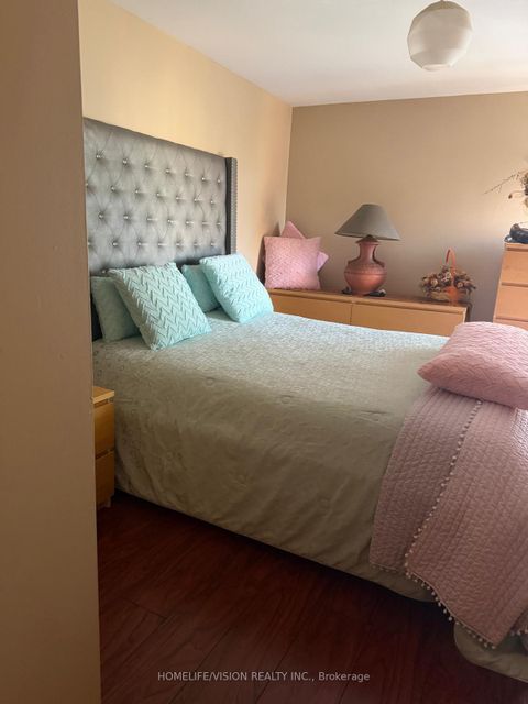 Photo 2 at 6 Laurie Shepway, Don Valley Village, Toronto