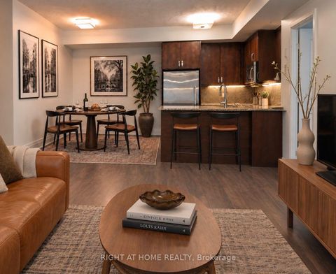 Photo 4 at 404 - 2 Old Mill Drive, Swansea, Toronto