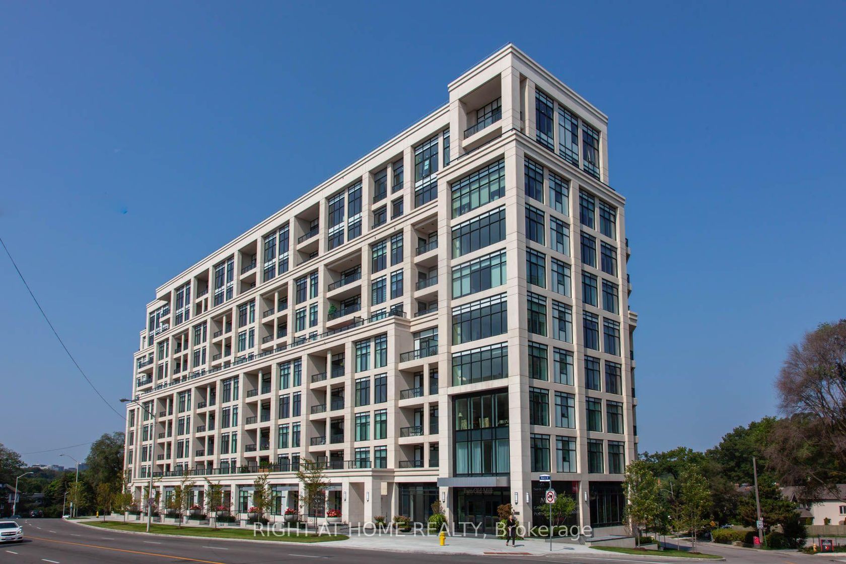 404 - 2 Old Mill Drive, Swansea, Toronto 