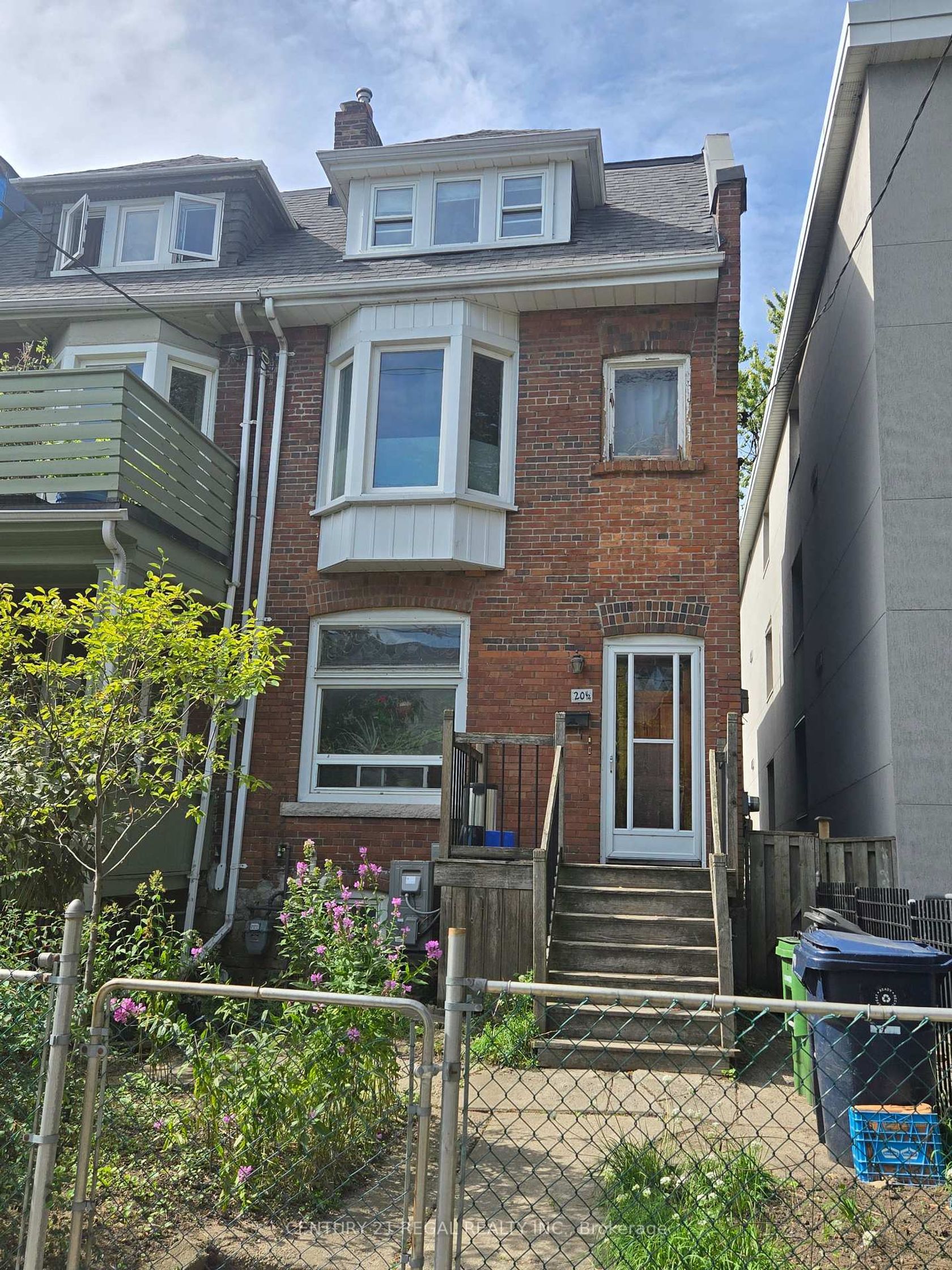 201/2 O'hara Avenue NE, Roncesvalles, Toronto 
