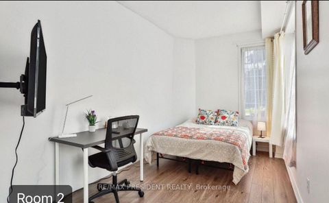 Photo 3 at 3 Herzberg Gardens, York University Heights, Toronto