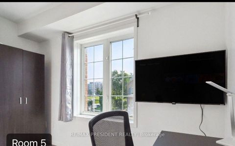Photo 6 at 3 Herzberg Gardens, York University Heights, Toronto