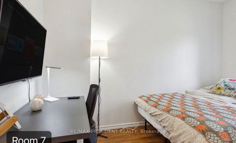Photo 8 at 3 Herzberg Gardens, York University Heights, Toronto