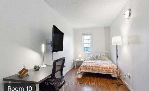 Photo 11 at 3 Herzberg Gardens, York University Heights, Toronto