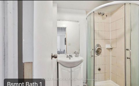 Photo 18 at 3 Herzberg Gardens, York University Heights, Toronto