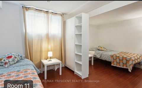 Photo 19 at 3 Herzberg Gardens, York University Heights, Toronto