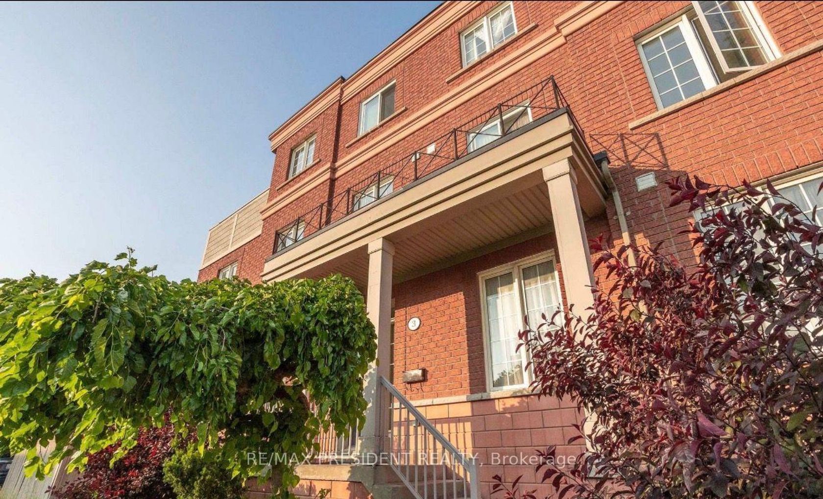 3 Herzberg Gardens, York University Heights, Toronto 