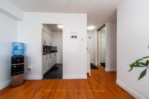 Photo 13 at 402 - 50 Lotherton Pathway, Glen Park, Toronto