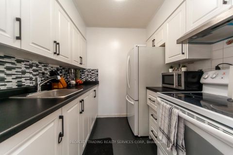 Photo 15 at 402 - 50 Lotherton Pathway, Glen Park, Toronto