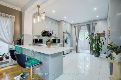 Photo 17 at 82 David Dunlap Circle, Don Mills, Toronto