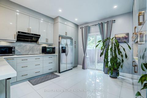Photo 18 at 82 David Dunlap Circle, Don Mills, Toronto