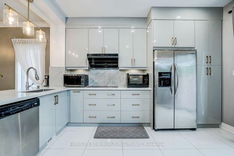 Photo 19 at 82 David Dunlap Circle, Don Mills, Toronto