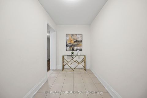Photo 3 at 36 Kenneth Wood Crescent, Newtonbrook East, Toronto