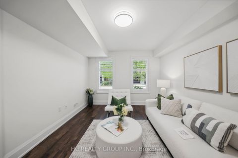 Photo 4 at 36 Kenneth Wood Crescent, Newtonbrook East, Toronto