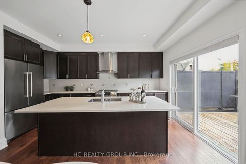 Photo 13 at 36 Kenneth Wood Crescent, Newtonbrook East, Toronto