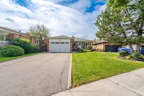 Photo 1 at 28 Eldorado Court, York University Heights, Toronto