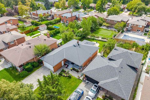 Photo 3 at 28 Eldorado Court, York University Heights, Toronto