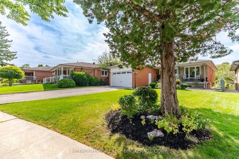 Photo 5 at 28 Eldorado Court, York University Heights, Toronto