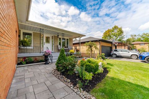 Photo 6 at 28 Eldorado Court, York University Heights, Toronto