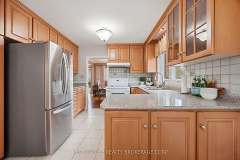 Photo 19 at 28 Eldorado Court, York University Heights, Toronto