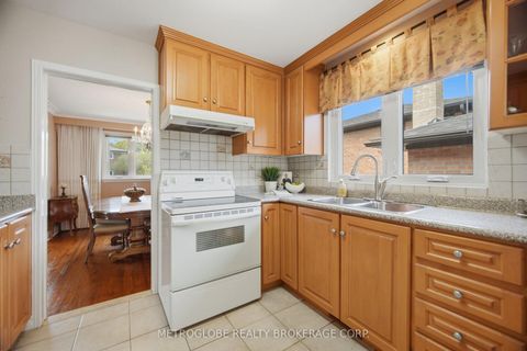 Photo 20 at 28 Eldorado Court, York University Heights, Toronto