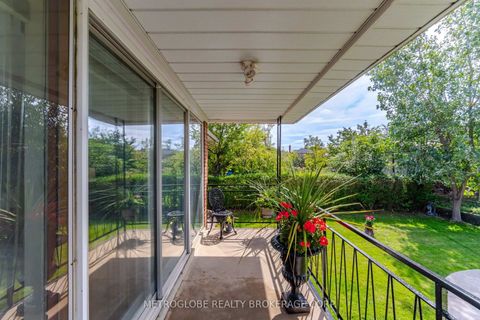 Photo 32 at 28 Eldorado Court, York University Heights, Toronto