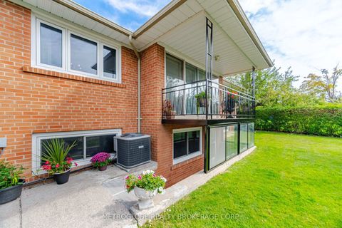 Photo 42 at 28 Eldorado Court, York University Heights, Toronto