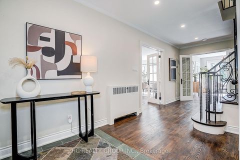 Photo 3 at 19 Lower Links Road, Windfields, Toronto