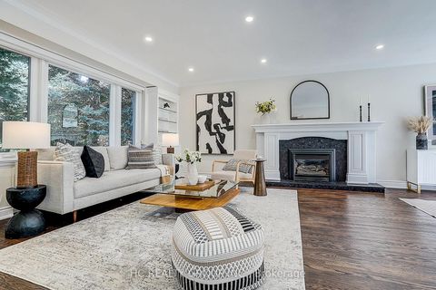 Photo 5 at 19 Lower Links Road, Windfields, Toronto