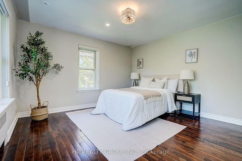 Photo 35 at 19 Lower Links Road, Windfields, Toronto