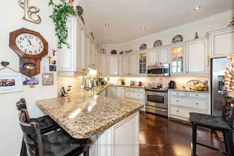 Photo 10 at 601 - 25 Earlington Avenue, Kingsway South, Toronto