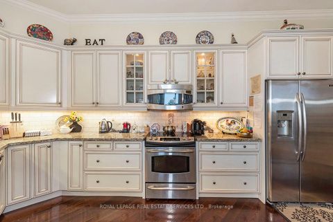 Photo 15 at 601 - 25 Earlington Avenue, Kingsway South, Toronto