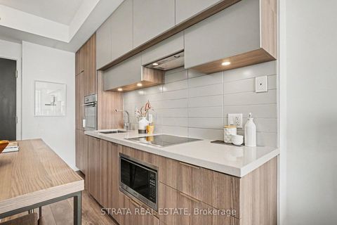 Photo 11 at 4610 - 8 Eglinton Avenue E, Mount Pleasant West, Toronto
