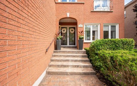 Photo 1 at 194 Caproni Drive, Maple, Vaughan
