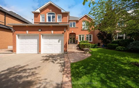 Photo 2 at 194 Caproni Drive, Maple, Vaughan