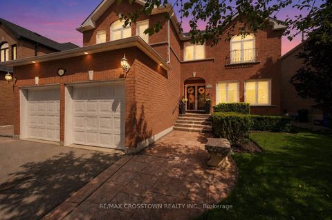 Photo 4 at 194 Caproni Drive, Maple, Vaughan