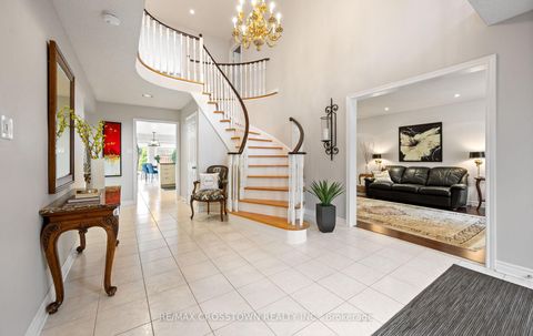Photo 5 at 194 Caproni Drive, Maple, Vaughan