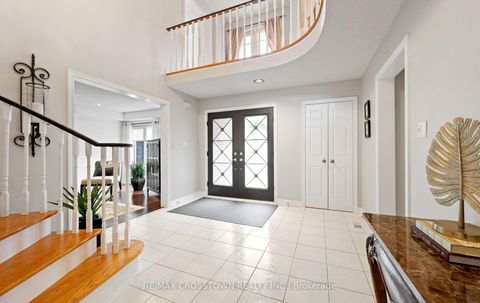 Photo 8 at 194 Caproni Drive, Maple, Vaughan