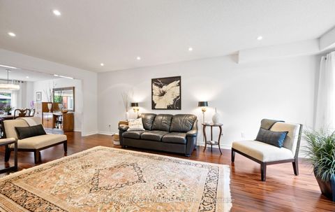 Photo 9 at 194 Caproni Drive, Maple, Vaughan