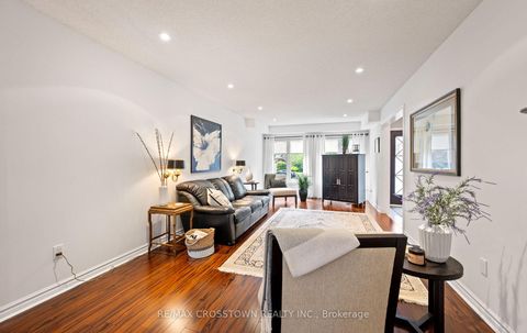Photo 10 at 194 Caproni Drive, Maple, Vaughan