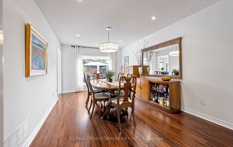Photo 11 at 194 Caproni Drive, Maple, Vaughan