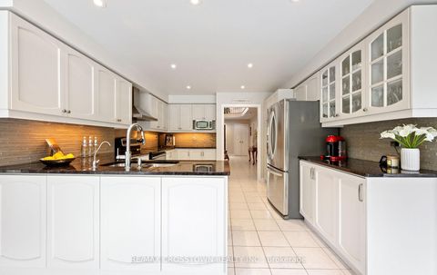 Photo 15 at 194 Caproni Drive, Maple, Vaughan