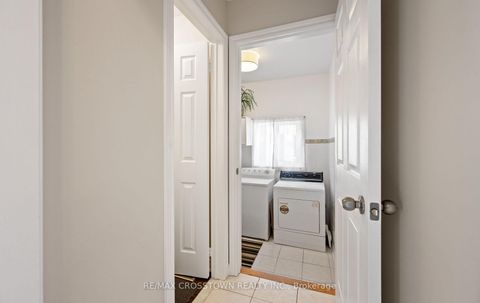 Photo 19 at 194 Caproni Drive, Maple, Vaughan