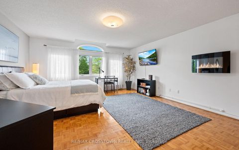 Photo 29 at 194 Caproni Drive, Maple, Vaughan